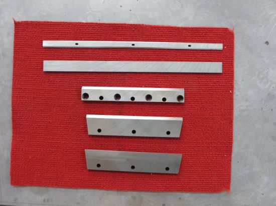 Couteau et lame de coupe dentelés pour machine à emballer les aliments